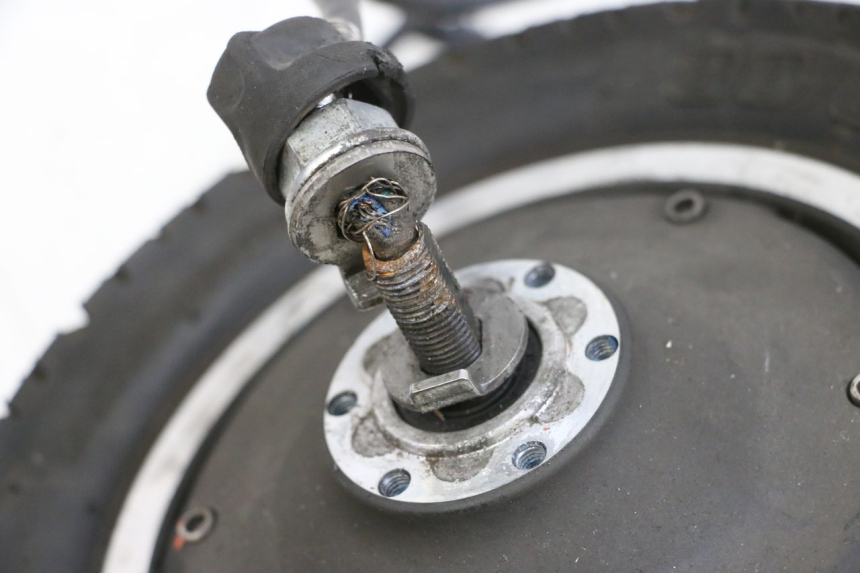 photo de VORDERRAD UND REIFEN DUALTRON VICTOR LIMITED 1