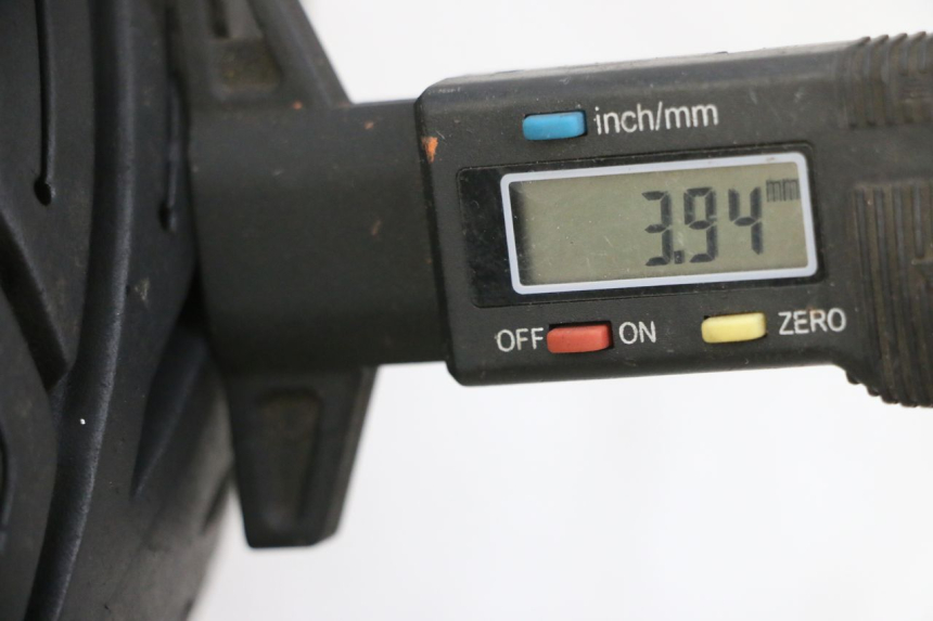 photo de VORDERRADFELGE UND REIFEN PIAGGIO XEVO - X EVO 125 (2007 - 2016) - Zoom auf Gebrauchszustand