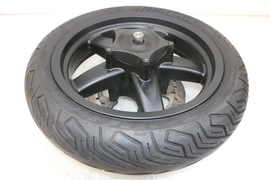 photo de VORDERRADFELGE UND REIFEN PIAGGIO XEVO - X EVO 125 (2007 - 2016) - Details der Befestigungspunkte