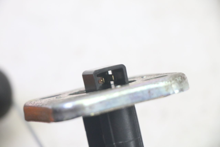 photo de KRAFTSTOFFTANKMESSSTAB PIAGGIO FLY 4T 50 (2013 - 2017) - Technische Nahaufnahme