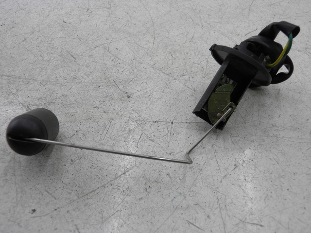 photo de TANKANZEIGE KRAFTSTOFF PEUGEOT TWEET 4T 50 (2010 - 2014)