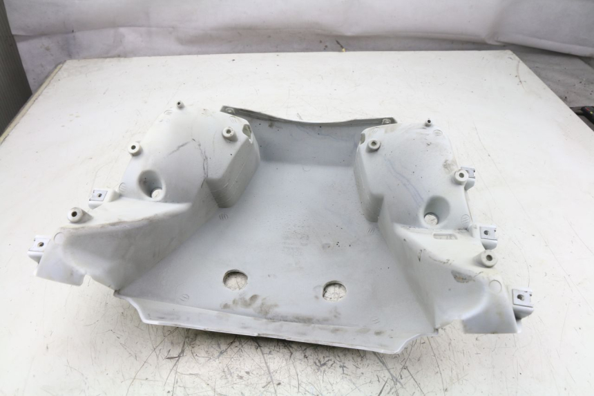 photo de VERKLEIDUNG HINTEN MITTE APRILIA ATLANTIC S 125 (2010 - 2013)