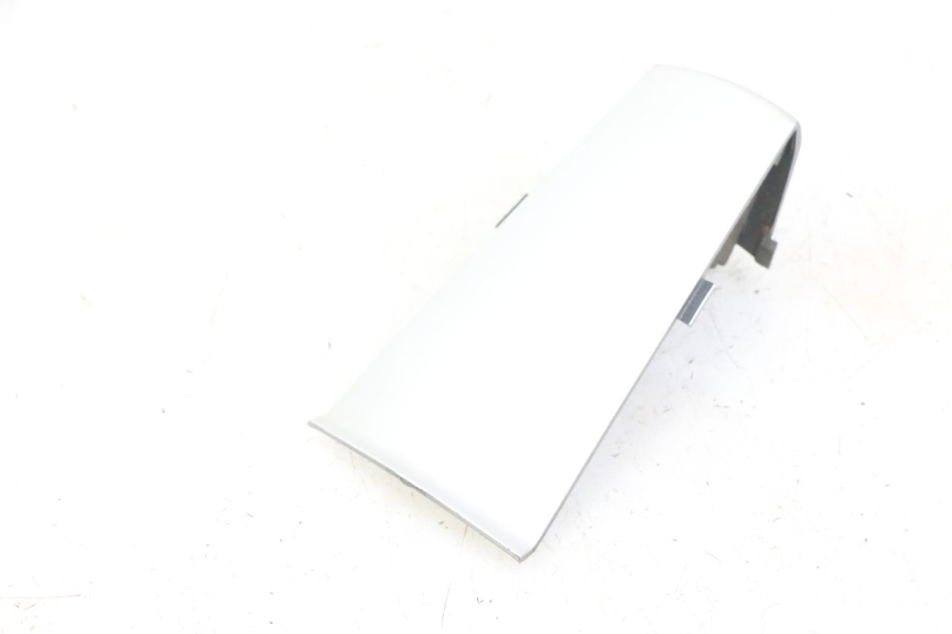 photo de VERKLEIDUNG HINTEN MITTE SUZUKI GS GSE 500 (2001 - 2003)
