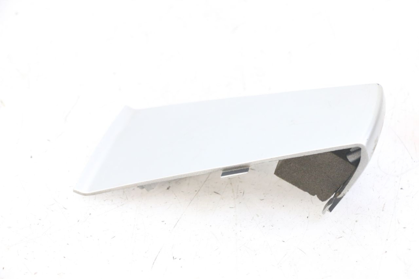 photo de VERKLEIDUNG HINTEN MITTE SUZUKI GS GSE 500 (2001 - 2003)