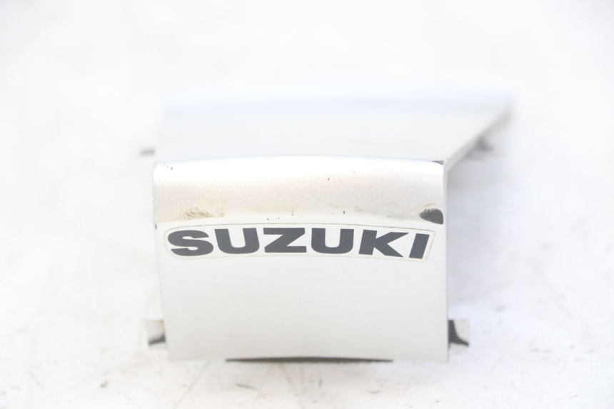 photo de VERKLEIDUNG HINTEN MITTE SUZUKI GS GSE 500 (2001 - 2003)