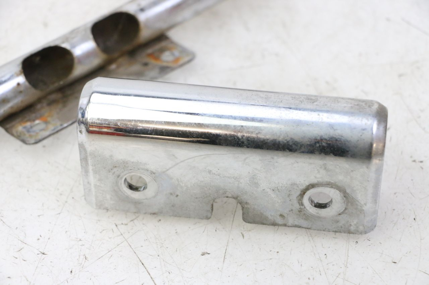 photo de VERKLEIDUNG HINTEN MITTE UNTER HYOSUNG GV AQUILA 125 (2000 - 2004)