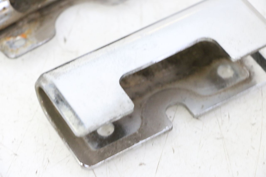 photo de VERKLEIDUNG HINTEN MITTE UNTER HYOSUNG GV AQUILA 125 (2000 - 2004)