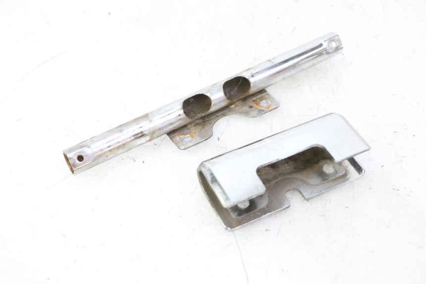 photo de VERKLEIDUNG HINTEN MITTE UNTER HYOSUNG GV AQUILA 125 (2000 - 2004)