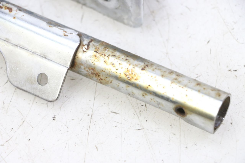 photo de VERKLEIDUNG HINTEN MITTE UNTER HYOSUNG GV AQUILA 125 (2000 - 2004)