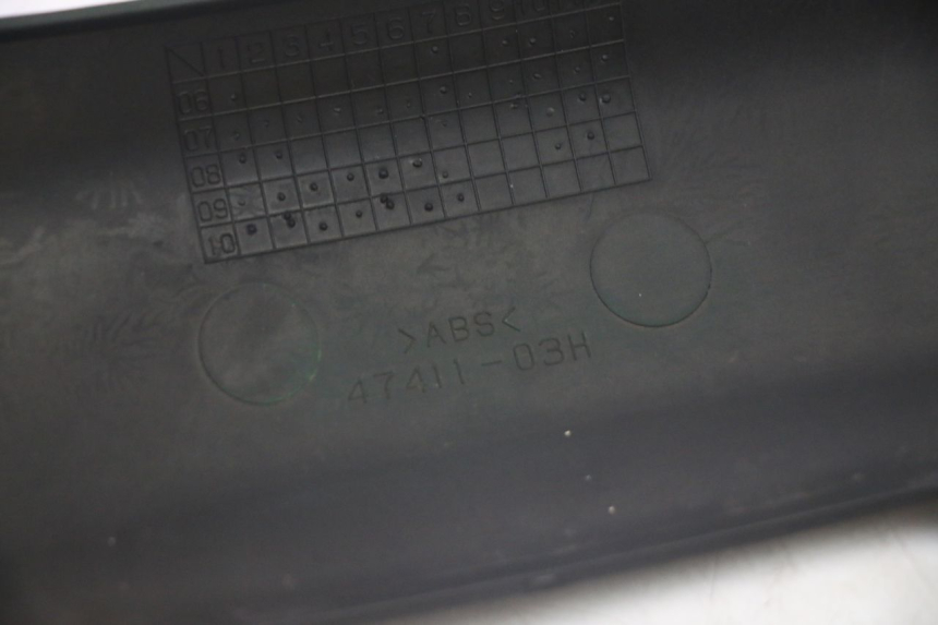 photo de UNTERE HINTERE VERKLEIDUNGSVERBINDUNG SUZUKI BURGMAN 125 (2007 - 2014)