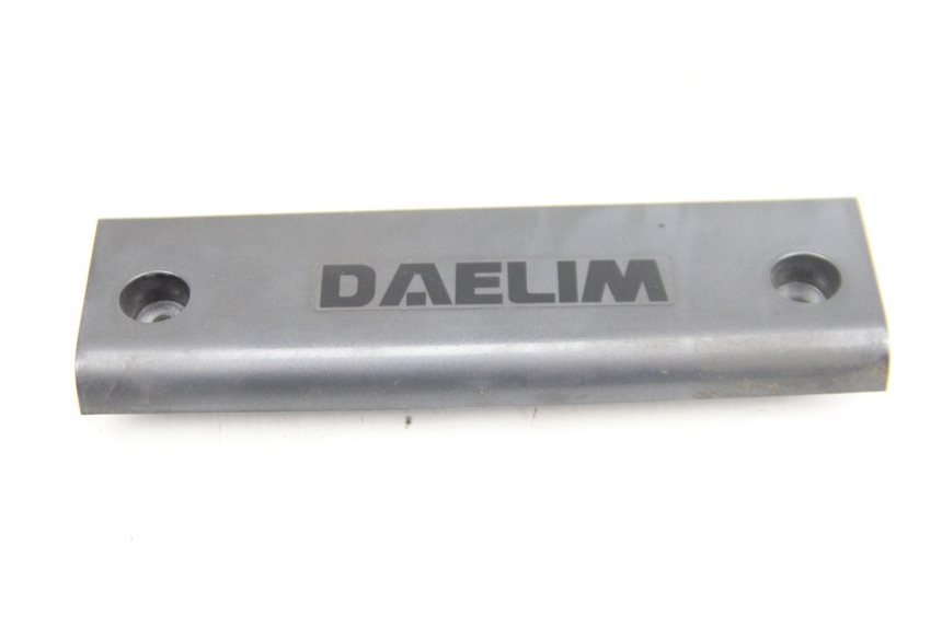 photo de VERKLEIDUNG HINTEN MITTE UNTER DAELIM S2 125 (2006 - 2007)