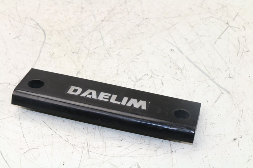 photo de VERKLEIDUNG HINTEN MITTE UNTER DAELIM S2 125 (2006 - 2007)