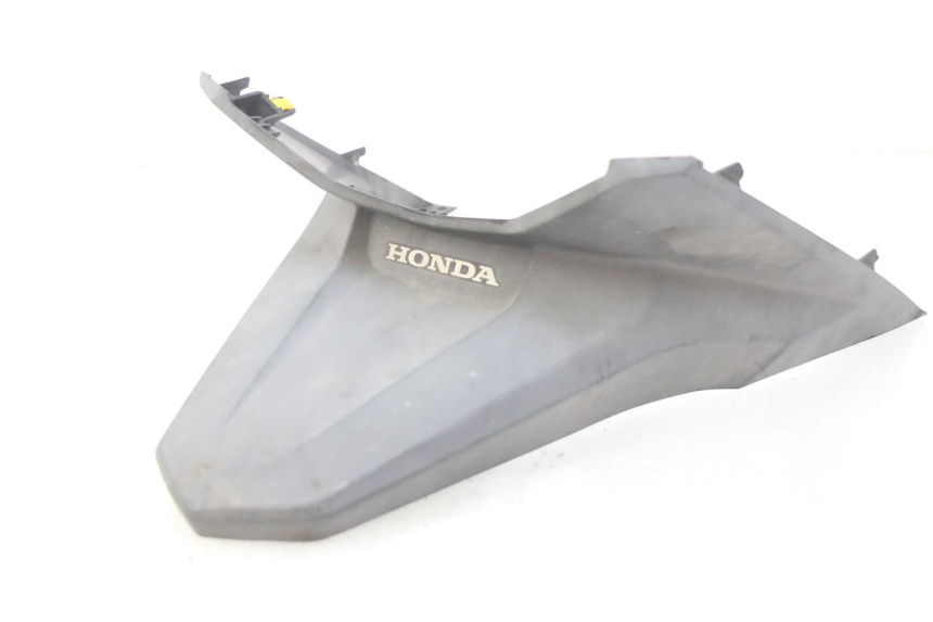 photo de UNTERE HINTERE VERKLEIDUNGSVERBINDUNG HONDA FORZA 125 (2015 - 2016)