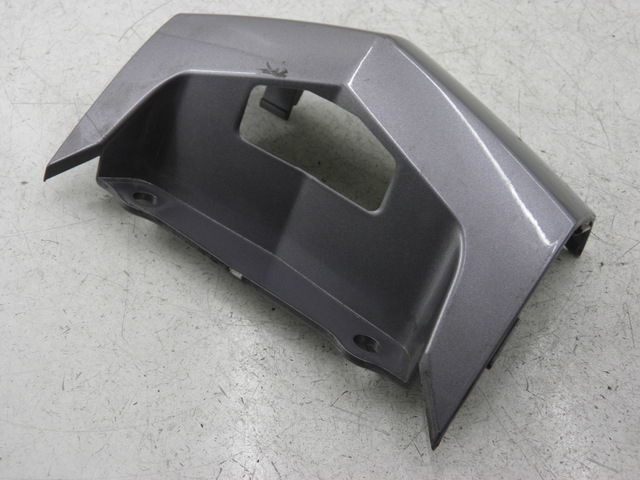 photo de VERKLEIDUNG HINTEN MITTE UNTER KYMCO DINK 125 (2007 - 2011)