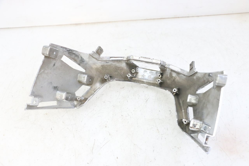 photo de VERKLEIDUNG HINTEN MITTE UNTER KYMCO LIKE 4T 50 (2019 - 2025)