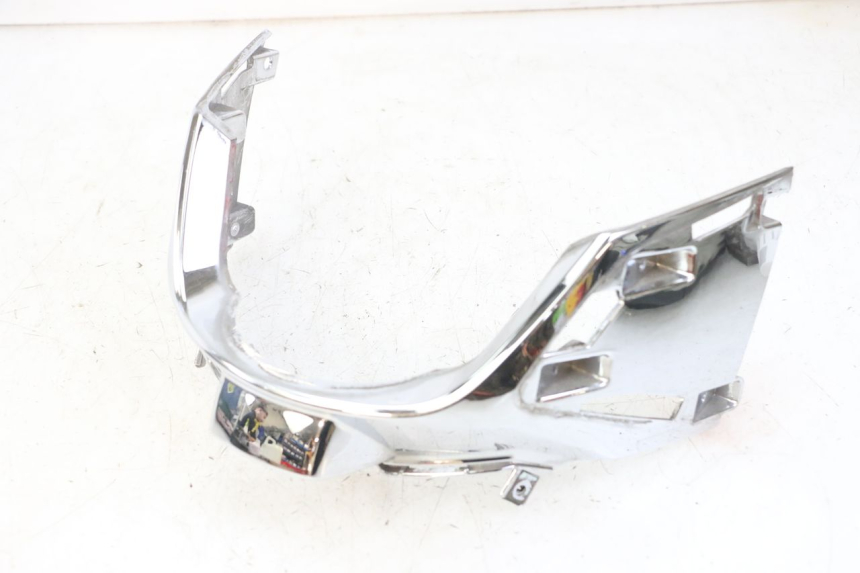 photo de VERKLEIDUNG HINTEN MITTE UNTER KYMCO LIKE 4T 50 (2019 - 2025)