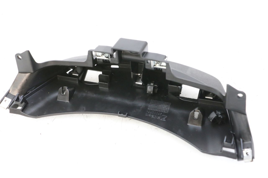 photo de VERKLEIDUNG HINTEN MITTE UNTER PIAGGIO MP3 500 (2014 - 2016)
