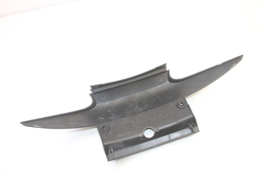 photo de VERKLEIDUNG HINTEN MITTE UNTER PIAGGIO MP3 RL 250 (2007 - 2010)