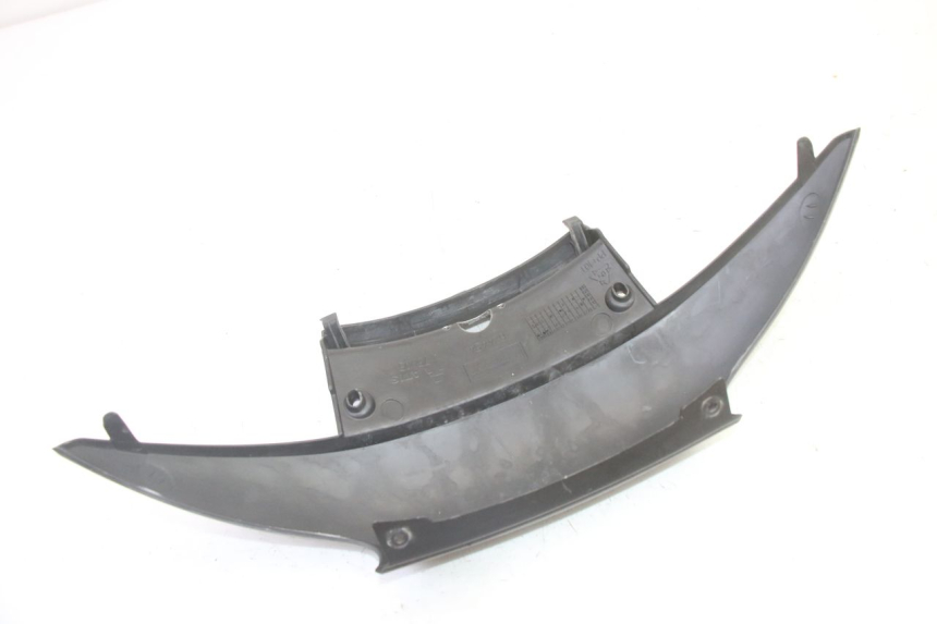 photo de VERKLEIDUNG HINTEN MITTE UNTER PIAGGIO MP3 RL 250 (2007 - 2010)