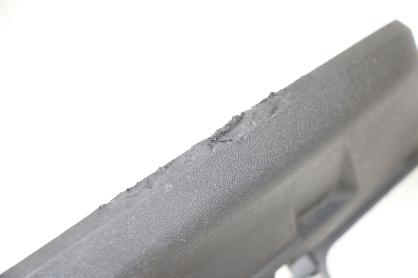 photo de VERKLEIDUNG HINTEN MITTE UNTER PIAGGIO MP3 500 (2016 - 2018) - Details der Befestigungspunkte