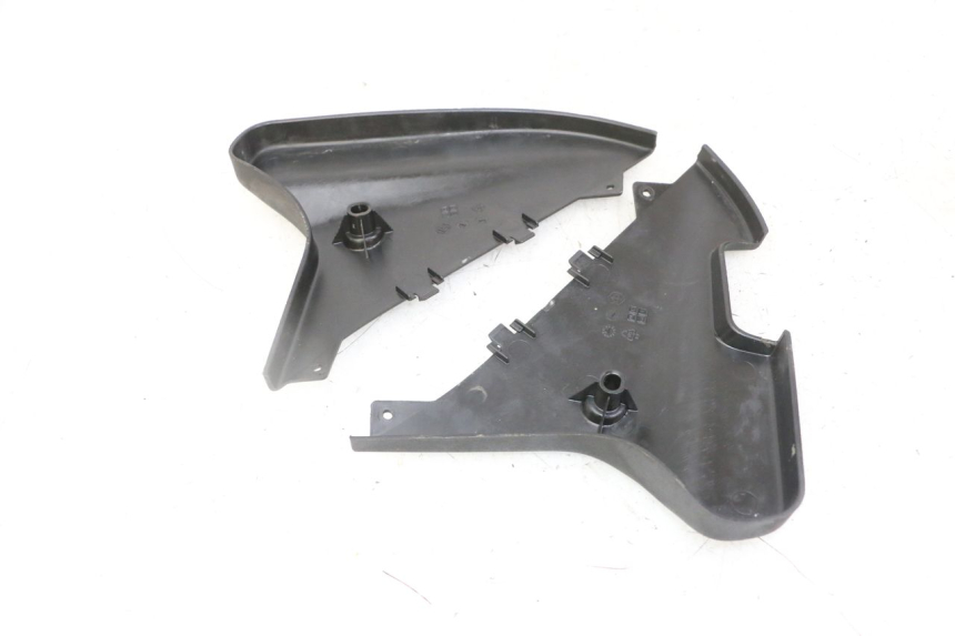 photo de VERKLEIDUNG HINTEN MITTE UNTER GILERA NEXUS 125 (2009 - 2013)