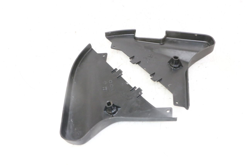 photo de VERKLEIDUNG HINTEN MITTE UNTER GILERA NEXUS 125 (2009 - 2013)