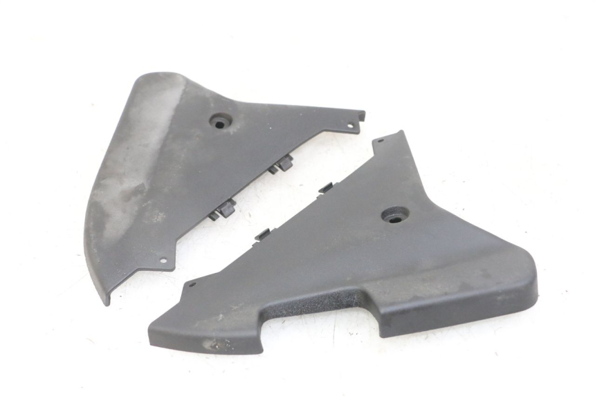 photo de VERKLEIDUNG HINTEN MITTE UNTER GILERA NEXUS 125 (2009 - 2013)