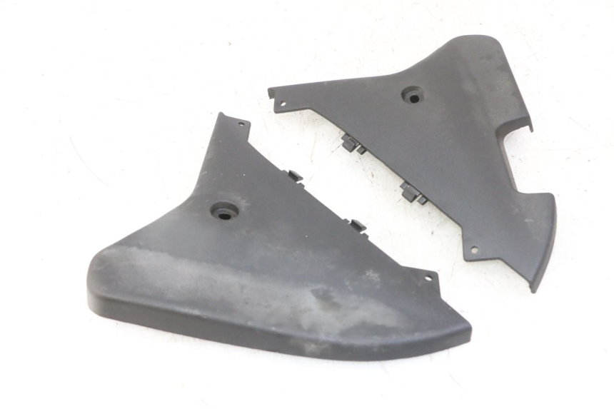 photo de VERKLEIDUNG HINTEN MITTE UNTER GILERA NEXUS 125 (2009 - 2013)