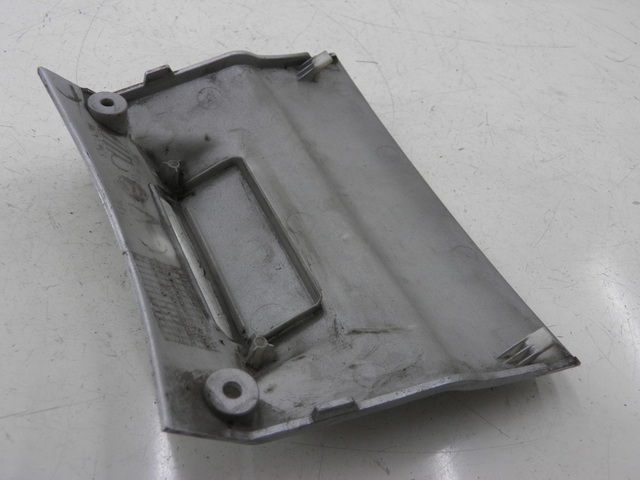 photo de VERKLEIDUNG HINTEN MITTE UNTER PIAGGIO X8 STREET 125 (2006 - 2007)