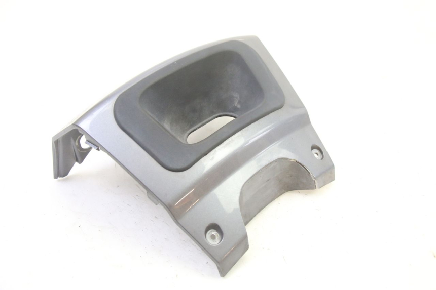 photo de VERKLEIDUNG HINTEN MITTE UNTER PEUGEOT SATELIS 250 (2006 - 2012)