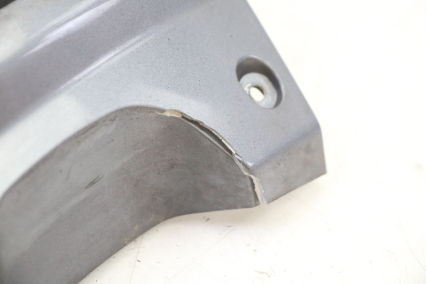 photo de VERKLEIDUNG HINTEN MITTE UNTER PEUGEOT SATELIS 250 (2006 - 2012)