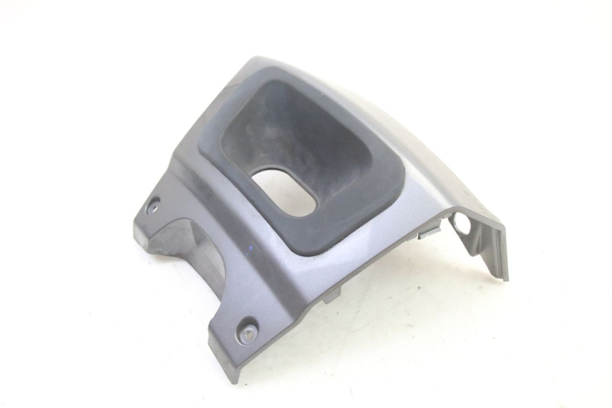 photo de VERKLEIDUNG HINTEN MITTE UNTER PEUGEOT SATELIS 250 (2006 - 2012)