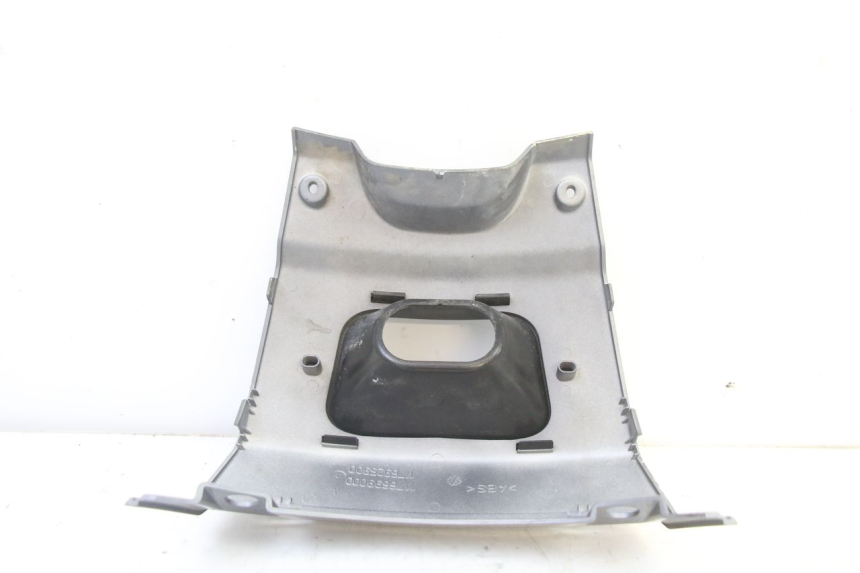 photo de VERKLEIDUNG HINTEN MITTE UNTER PEUGEOT SATELIS 250 (2006 - 2012)