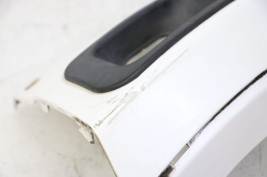 photo de UNTERE HINTERE VERKLEIDUNGSVERBINDUNG PEUGEOT SATELIS 125 (2010 - 2012)