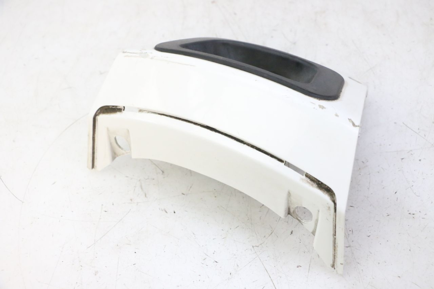 photo de UNTERE HINTERE VERKLEIDUNGSVERBINDUNG PEUGEOT SATELIS 125 (2010 - 2012)