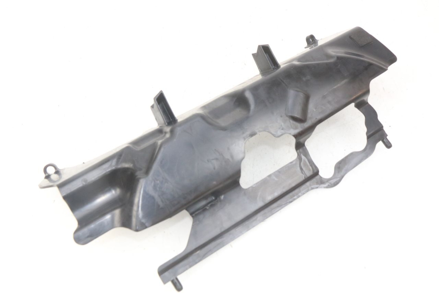 photo de VERKLEIDUNG HINTEN MITTE UNTER SUZUKI GSX-R GSXR 750 (2011 - 2016)