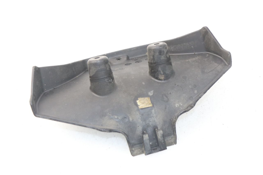 photo de VERKLEIDUNG HINTEN MITTE UNTER TRIUMPH SPRINT ST ABS 1050 (2005 - 2007)
