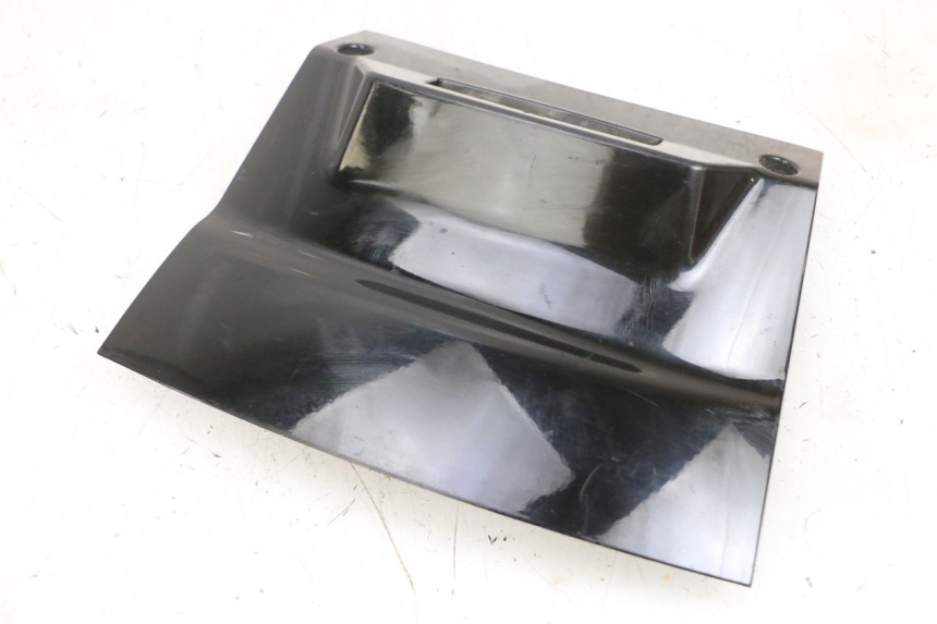photo de VERKLEIDUNG HINTEN MITTE UNTER PIAGGIO X8 125 (2004 - 2007) - Detailansicht des Bauteils