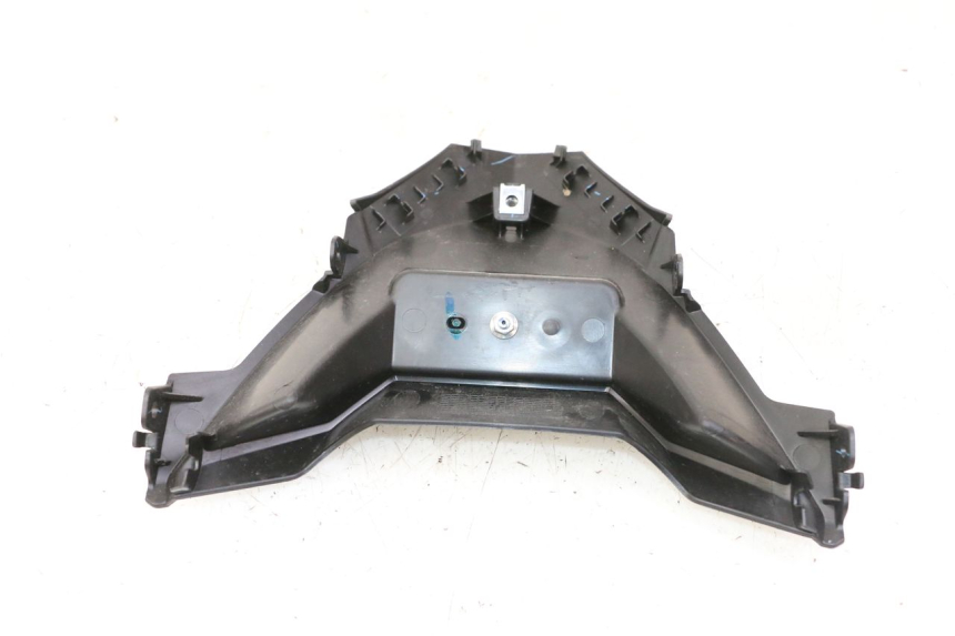 photo de VERKLEIDUNG HINTEN MITTE UNTER YAMAHA XMAX X-MAX 125 (2021 - 2025)