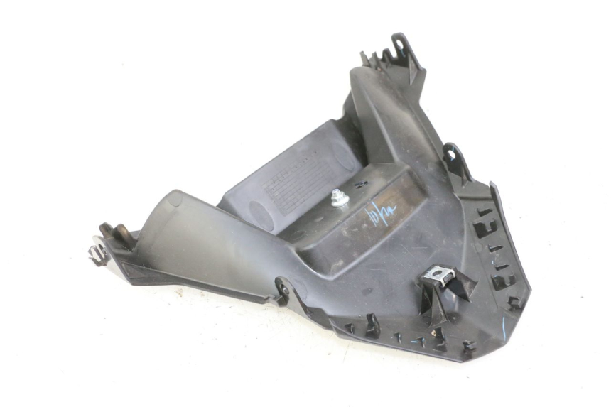 photo de VERKLEIDUNG HINTEN MITTE UNTER YAMAHA XMAX X-MAX 125 (2021 - 2025)