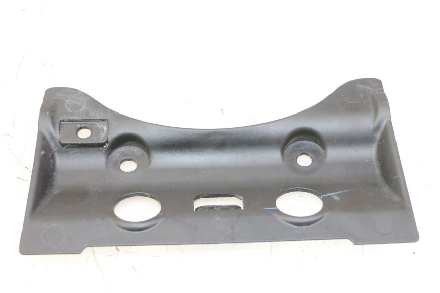 photo de VERKLEIDUNG HINTEN MITTE UNTER YAMAHA TRACER 7 700 (2020 - 2024)