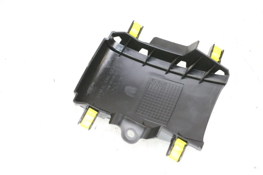 photo de VERKLEIDUNG HINTEN MITTE YAMAHA NEO'S CORE 1 (2022 - 2026) - Zoom auf Gebrauchszustand