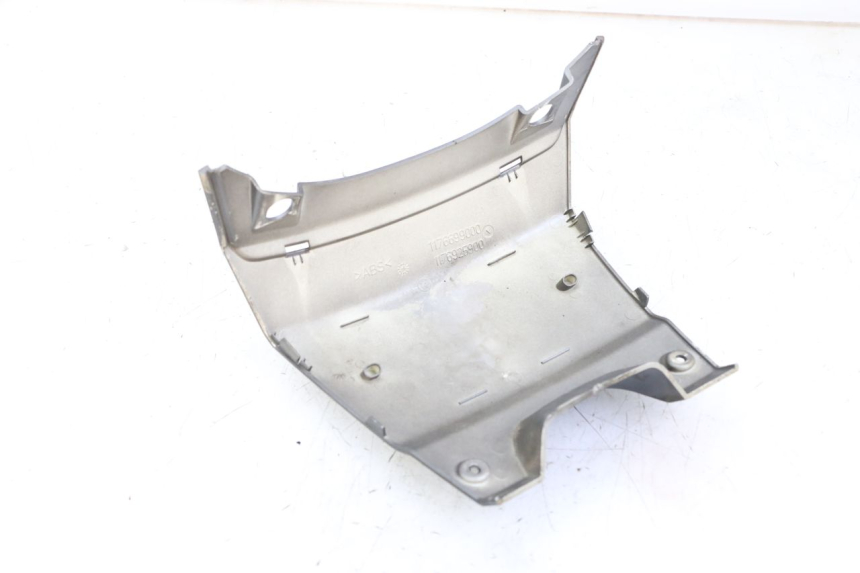 photo de VERKLEIDUNG HINTEN MITTE PEUGEOT SATELIS 125 (2013 - 2018)