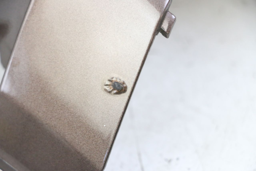 photo de VERKLEIDUNG HINTEN MITTE PEUGEOT VIVACITY 125 (2010 - 2017)