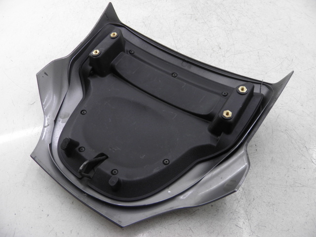 photo de VERKLEIDUNG HINTEN MITTE PIAGGIO MP3 RL 250 (2007 - 2010)