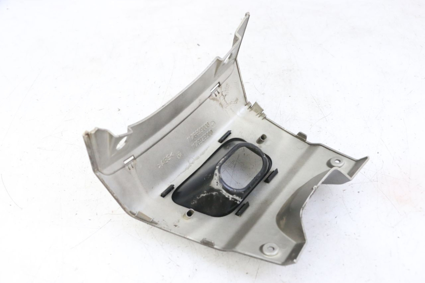 photo de VERKLEIDUNG HINTEN MITTE PEUGEOT SATELIS 125 (2013 - 2018)