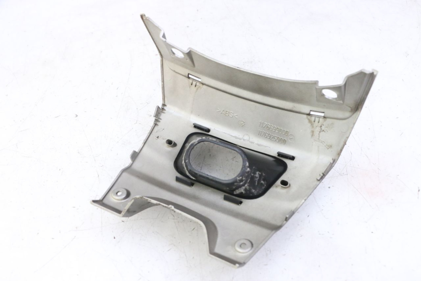 photo de VERKLEIDUNG HINTEN MITTE PEUGEOT SATELIS 125 (2013 - 2018)