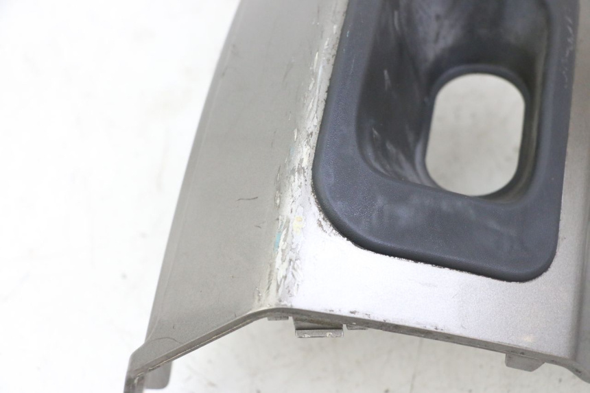 photo de VERKLEIDUNG HINTEN MITTE PEUGEOT SATELIS 125 (2013 - 2018)