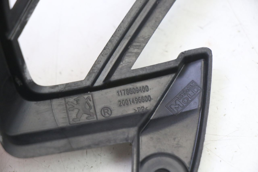 photo de VERKLEIDUNG HINTEN MITTE PEUGEOT STREETZONE I NAKED 2T 50 (2018 - 2020)