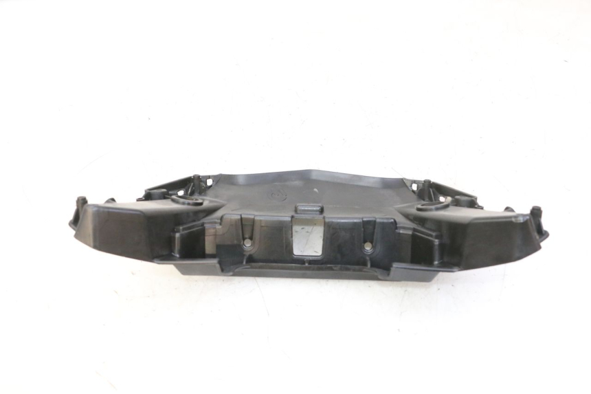 photo de VERKLEIDUNG HINTEN MITTE OBEN QUADRO 4 4D 350 (2015 - 2018)